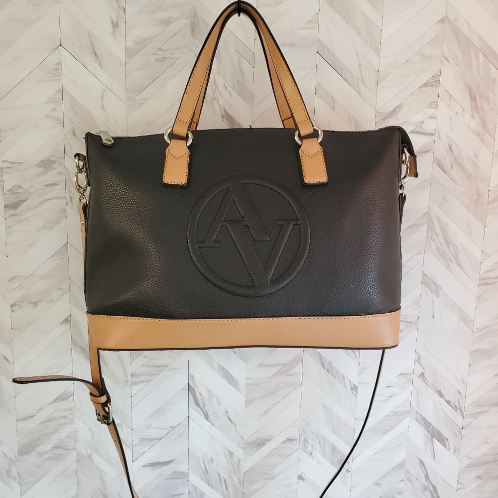 Classic Adrienne Vittadini Smooth Dome Satchel - Like New Condition - Picture 2 of 4